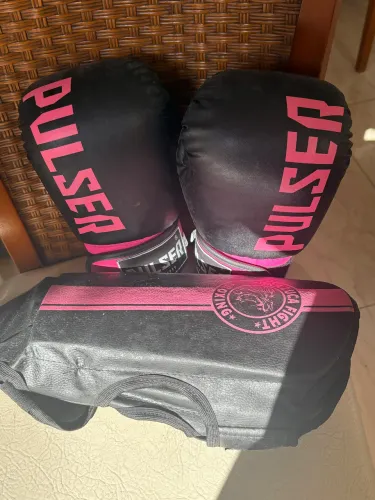 2 jogos de luvas e perneiras muaytay