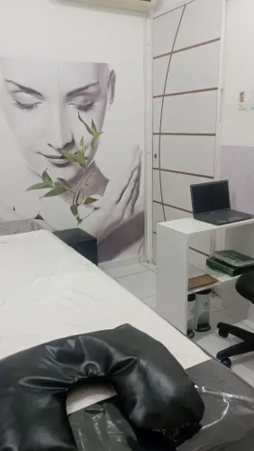 Alugo sala comercial na Pajuçara em clínica de estética para serviço de beleza ou saúde.