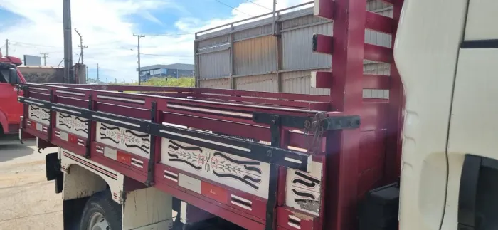 Vende-se carroceria de caminhão