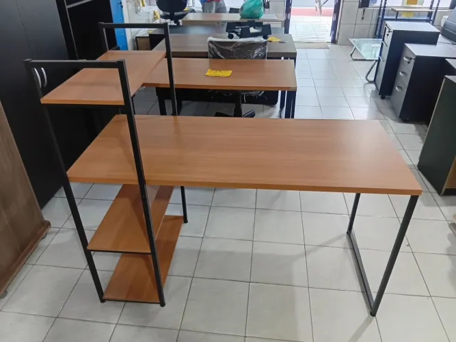 Escrivaninha industrial 