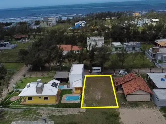 Terreno a 200 metros do mar no condomínio Lagoa Cortada