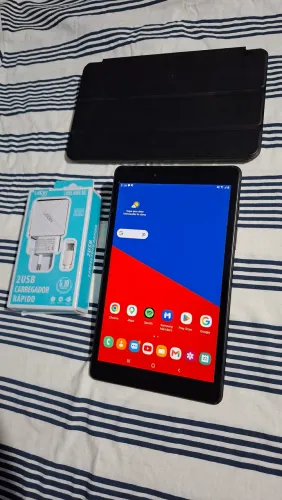 Tablet Tab A Da Samsung 8 pole Chip 4G e 32Gbs (trinco fio de cabelo no canto)