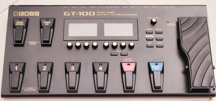 Pedaleira Boss GT-100 Multiefeitos