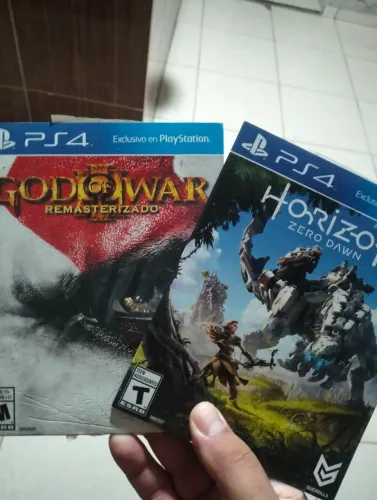 Vendo ps4 500 gigas slim dois controles + 8 jogos físicos grátis 