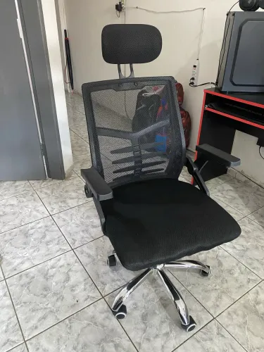 Cadeira Ergonômica com Apoio de Cabeça - Excelente Estado