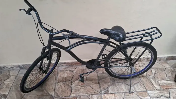 Bicicleta Preta Estilo Praiana/Caiçara com Bagageiro