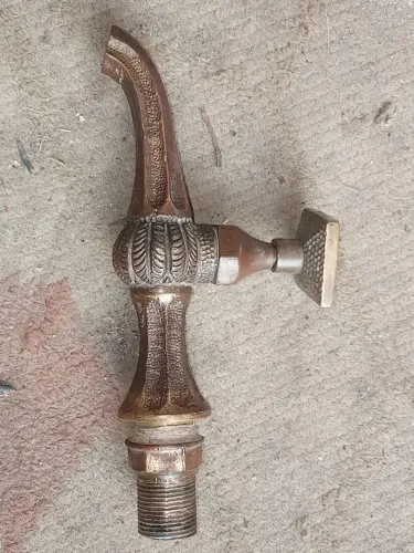 Torneira antiga em bronze