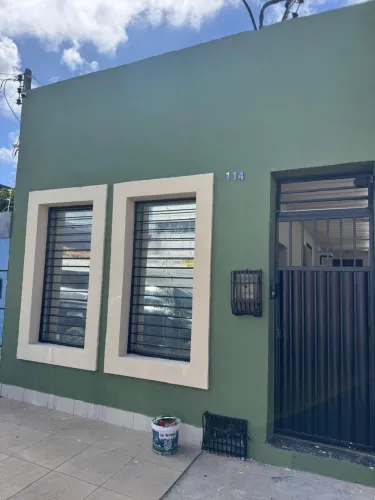 Alugo casa no Jaraguá para fins comerciais