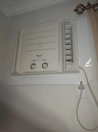AR CONDICIONADO DE JANELA SPRINGER MIDEA 7.500 BTUS BRANCO 220V