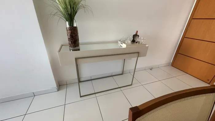 Aparador com espelho