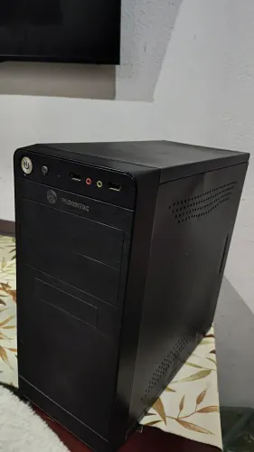 CPU + Teclado e caixinha de som