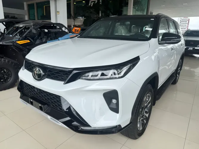 Toyota Hilux SW4 Diamond 2.8 TB 4X4 Die. Aut. 2026