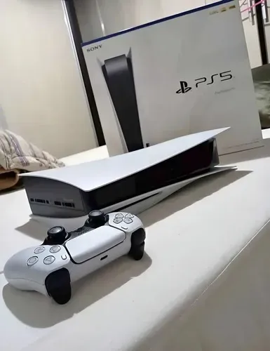 PS5 usado- com 1 controle - 1 ano e meio. Mensagem pelo Whatsapp *
