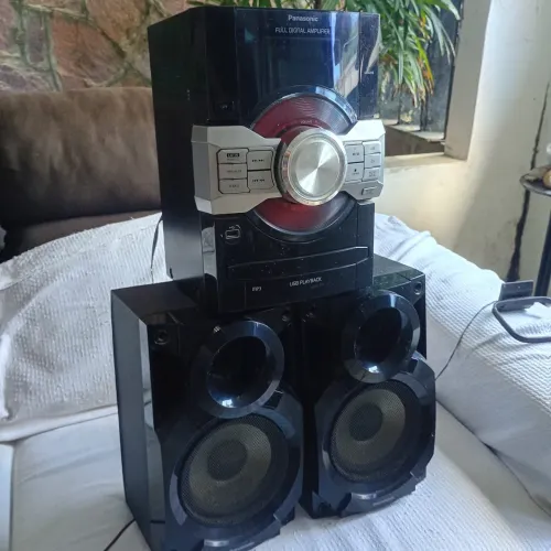 Som Panasonic. Parou do nada