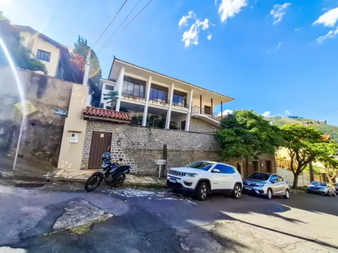 Excelente casa comercial á venda a poucos minutos do centro de Poços de Caldas MG.