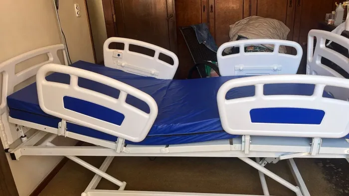 Cama hospitalar motorizada