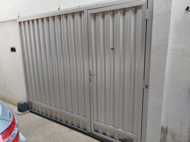 Vendo portão de alumínio completo com motor rossi