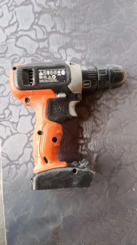 Parafusadeira Black-Decker 20v