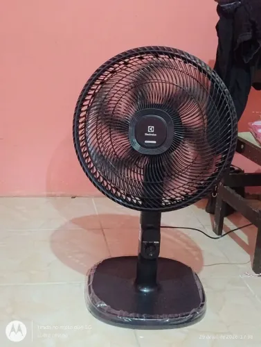 Ventilador de coluna Eletrolux semi novo