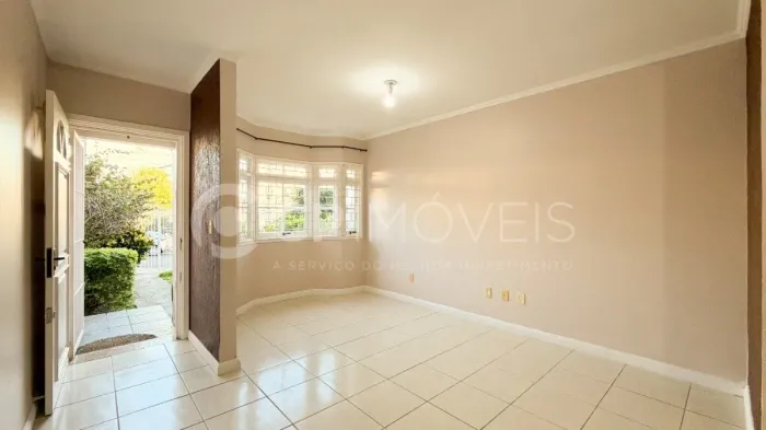 Casa com 3 quartos e 2 vagas à venda no bairro Jardim Itú, em Porto Alegre por R$ 650.000,