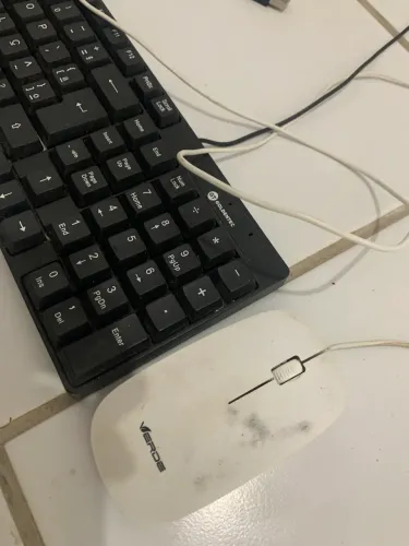Teclado e mouse a fio