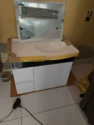 Vendo gabinete de banheiro novo sem uso. Interesse chama no chat.