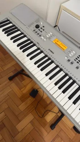 Teclado Yamaha ypt-360 arranjador prata