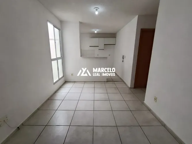 Alugo Apto de 2/4, armários na cozinha, e no 4º andar no Condomínio Vitória Sul