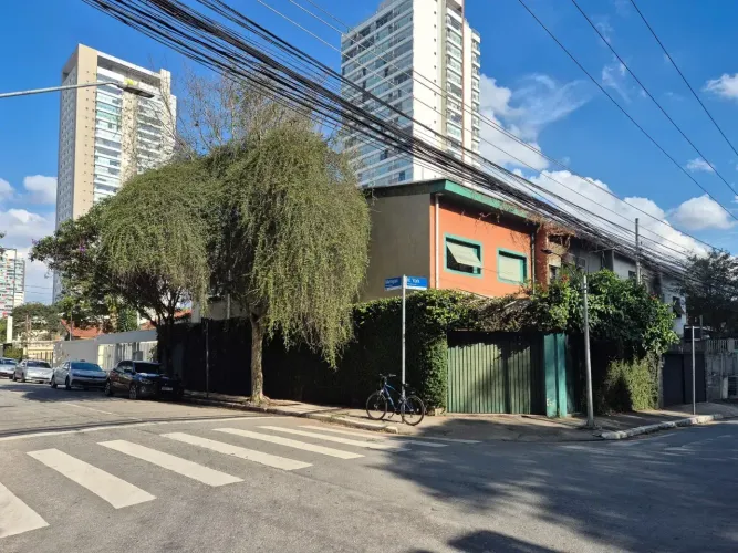 Casa espaçosa à venda no Brooklin Paulista 180m², 5 dormitórios e 3 vagas.
