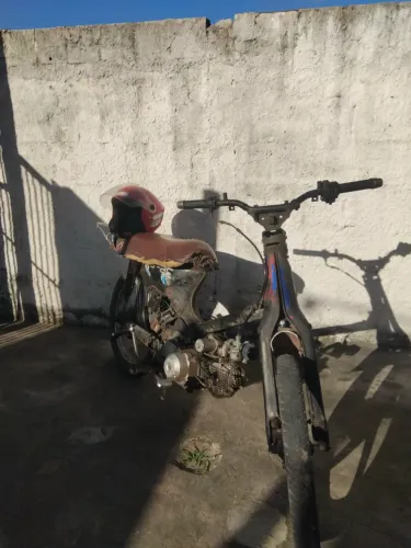 VENDE-SE MOTO R$1500 - COM DOCUMENTO