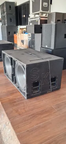 02 Subwoofer 2x18 oversound seminovo