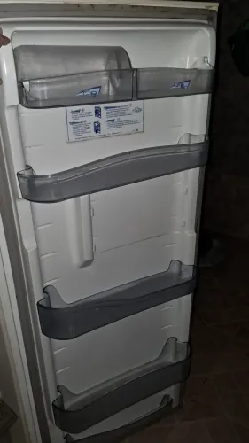 Geladeira  somente com marca de uso