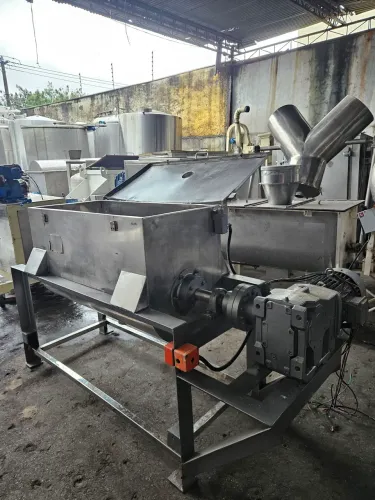 Ribbon blender a pás - 560 litros 