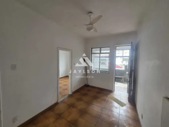 Apartamento térreo com 3 quartos em Ramos