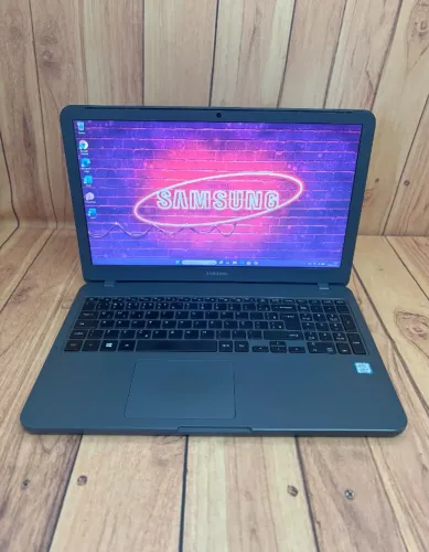 Notebook Samsung i3 / 8gb ddr4 / SSD / Garantia