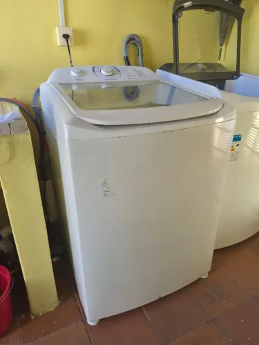Vendo máquina de lavar 13 Kg, funcionando perfeitamente. 110v 