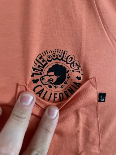 Camiseta Lost Logo Bolso Original