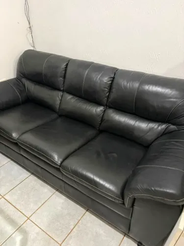 Sofá tipo escritório em couro