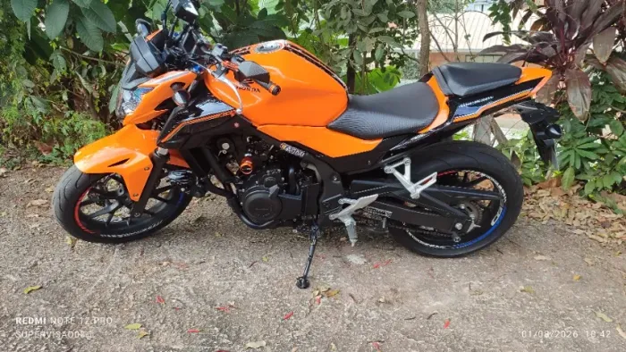 Moto impecável CB 500F