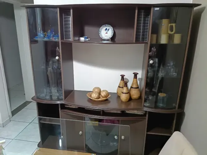 Estante em Madeira cor tabaco - Excelente Oportunidade