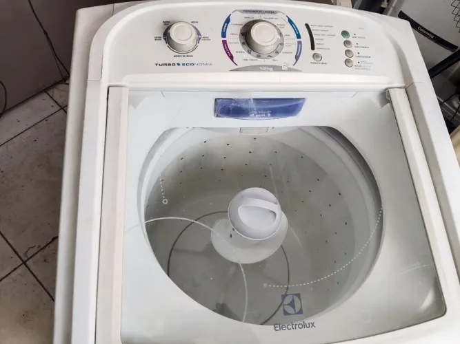 Vende-se uma máquina 