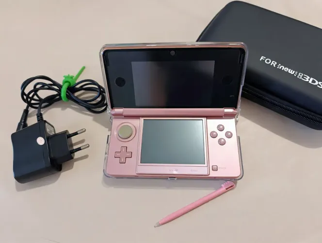 Nintendo 3ds desbloqueado em excelente estado de conservação 
