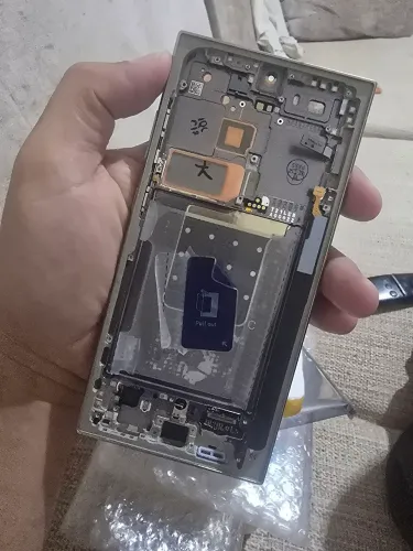 Display s24 ultra pequeno detalhe