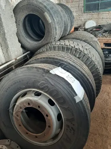 PNEU 275 E 295 22,5 USADO $$300 EM 12X NO CARTÃO NOÉ. ALAGOINHAS BAHIA 