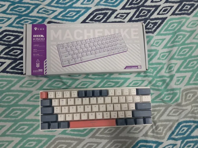 Teclado Mecânico 60% (Switch RED)