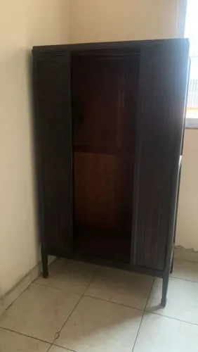 Conjunto de antiguidade móveis  2 cristaleiras e 1 guarda roupa sem porta  