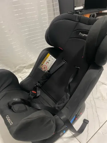 Cadeirinha de carro marca COSCO 