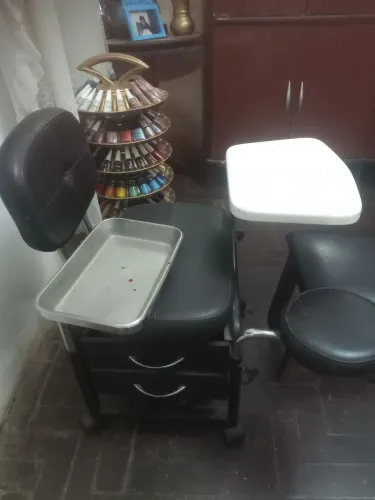 VENDE SE CADEIRA DE MANICURE POR R$300 REAIS
