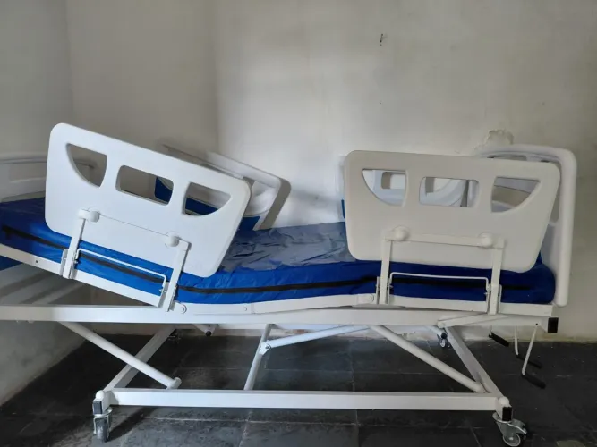Cama hospitalar em ótimo estado