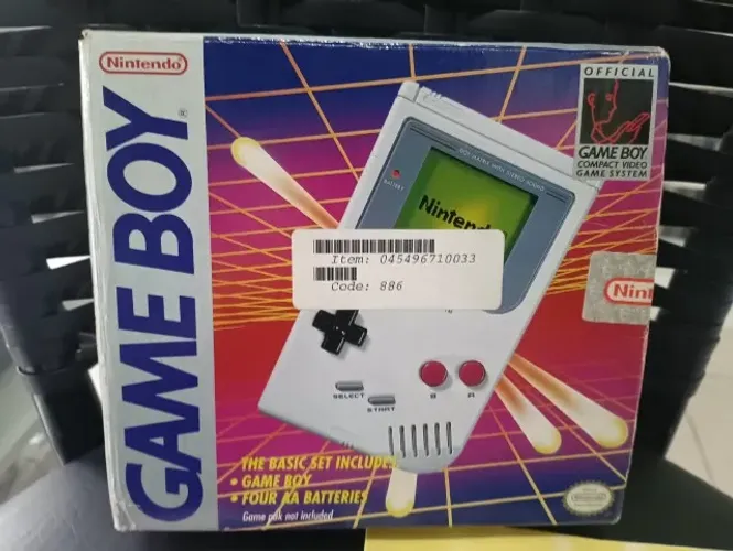Game Boy clássico completo em excelente estado de conservação (possui mancha na tela)